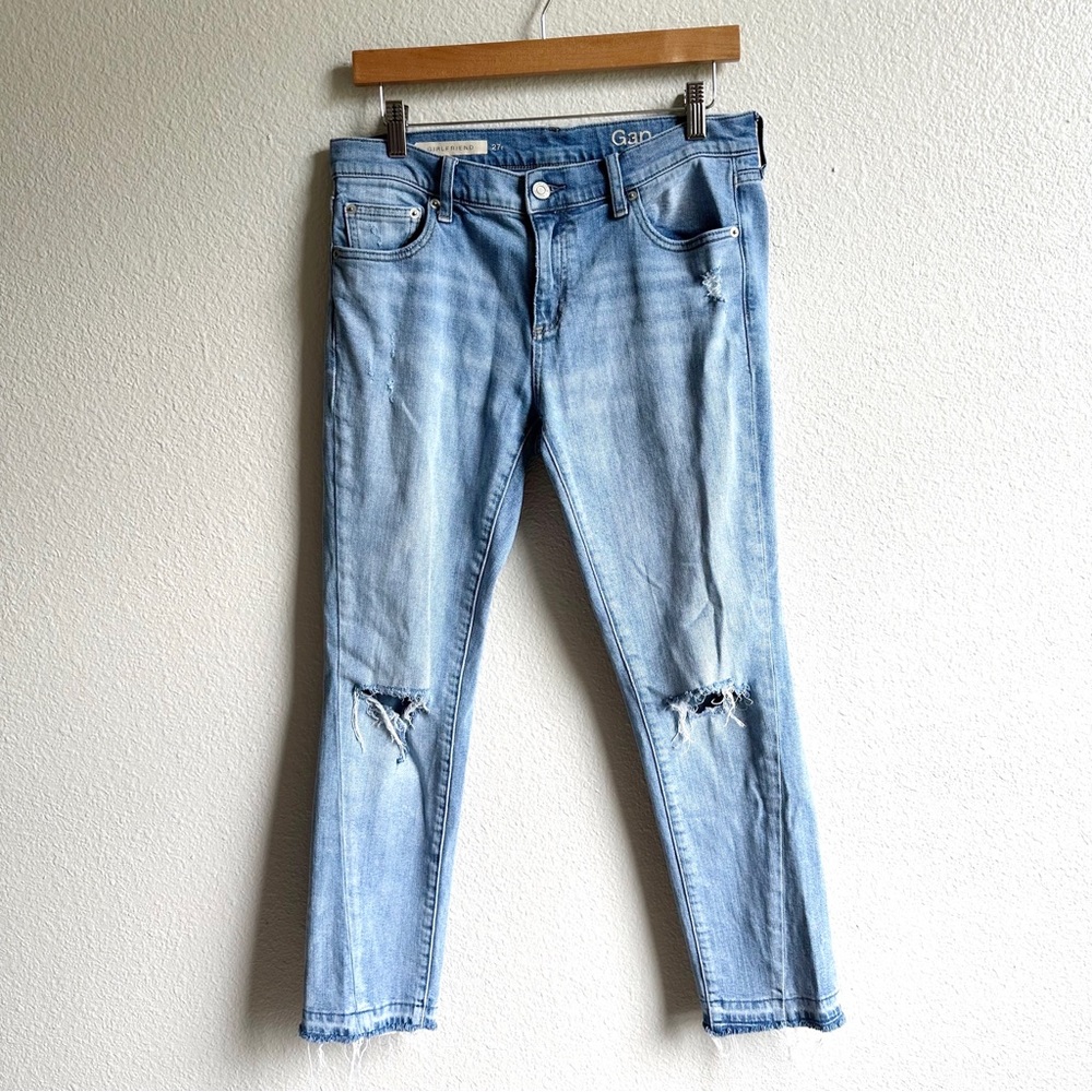 GAP Girlfriend Midrise Distressed Light Blue Wash Jeans With Raw Hem Size 27